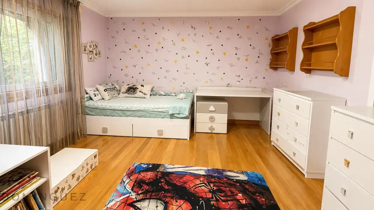 Habitación de Casa o chalet en venta en Vigo  con Calefacción, Jardín privado y Parquet