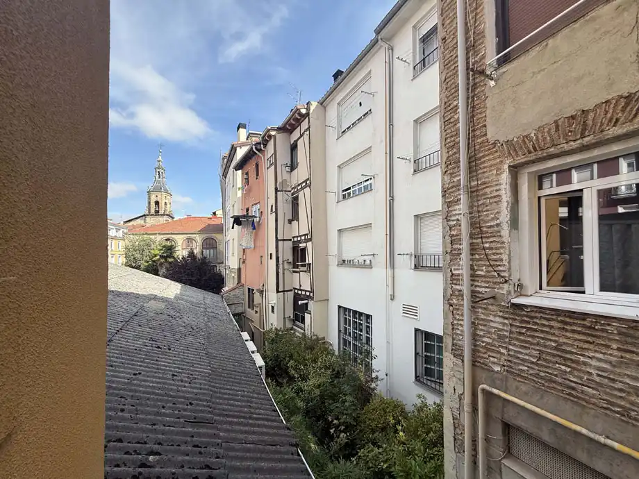Vista exterior de Piso en venta en Vitoria - Gasteiz con Calefacción y Amueblado