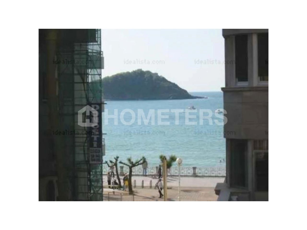 Vista exterior de Pis en venda en Donostia - San Sebastián  amb Terrassa i Balcó