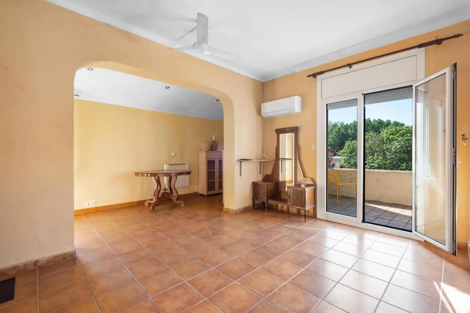 Living room of Houses for sale in Sant Pere Pescador  with Air Conditioner, Heating and Private garden
