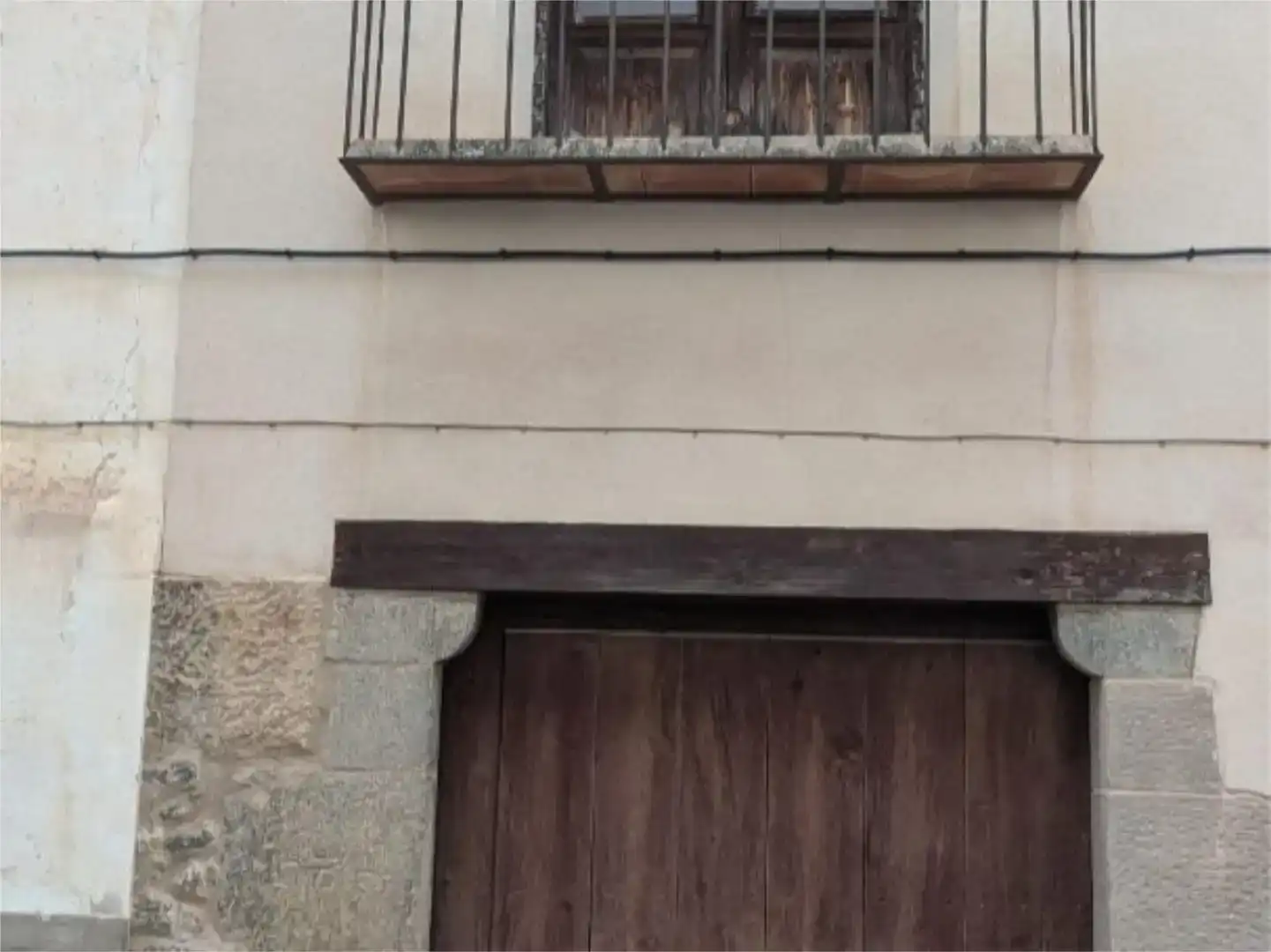 Vista exterior de Casa adosada en venta en Rubielos de Mora con Trastero y Balcón