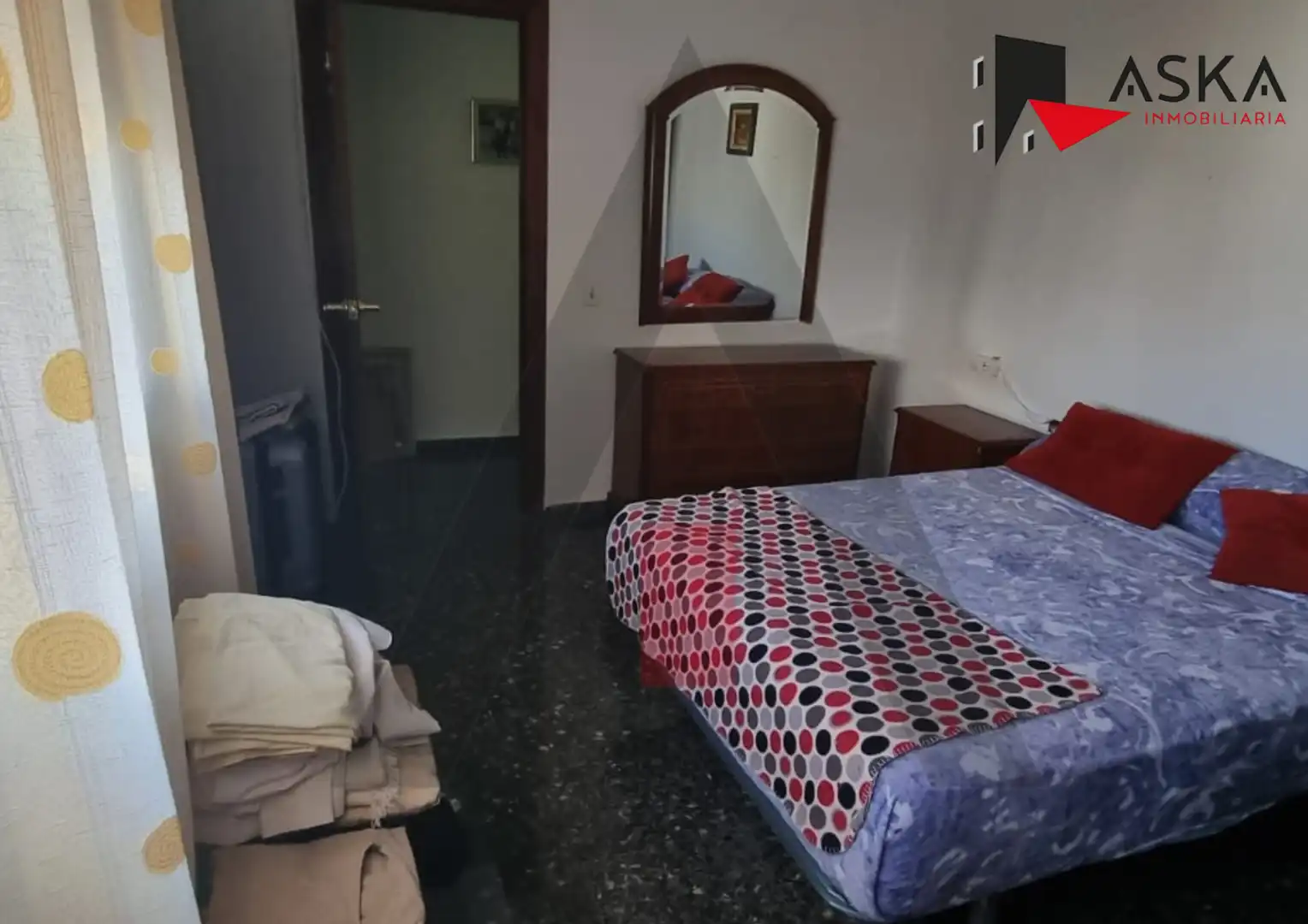 Bedroom of Flat for sale in Torrent  with Air Conditioner and Balcony