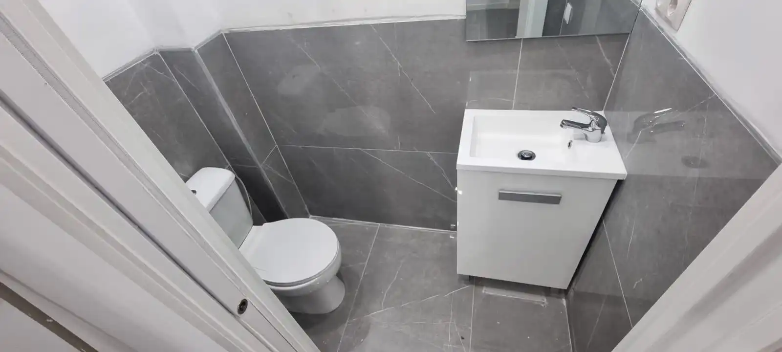 Baño de Planta baja de alquiler en Barcelona con Horno, Microondas y Se aceptan mascotas