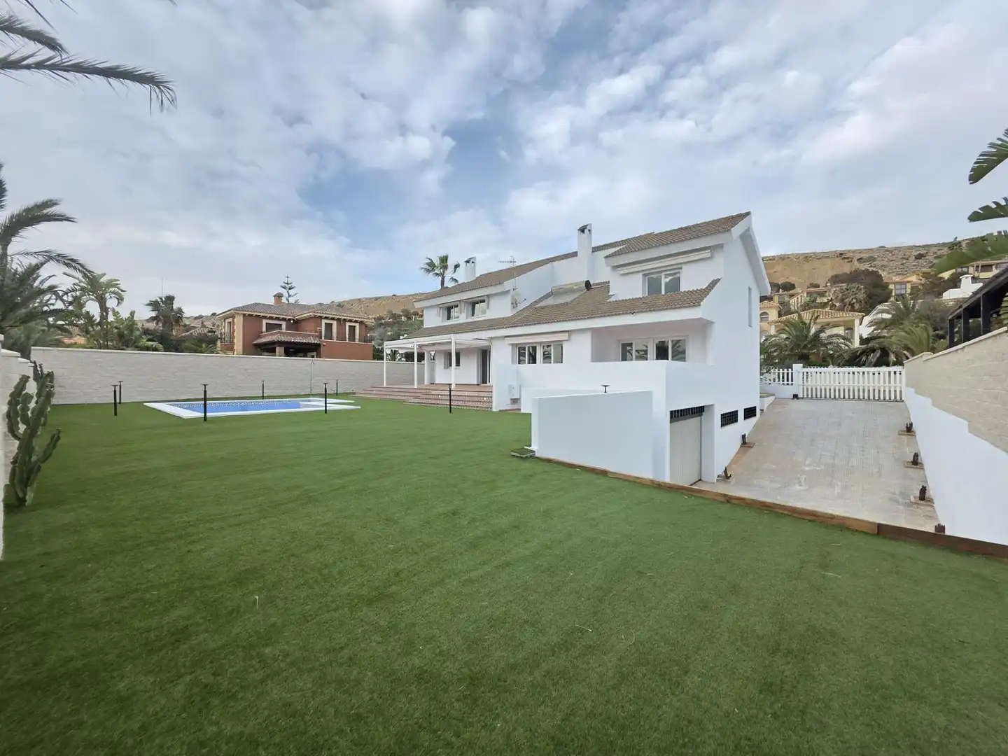 Vista exterior de Casa o xalet en venda en El Ejido amb Traster, Piscina i Alarma