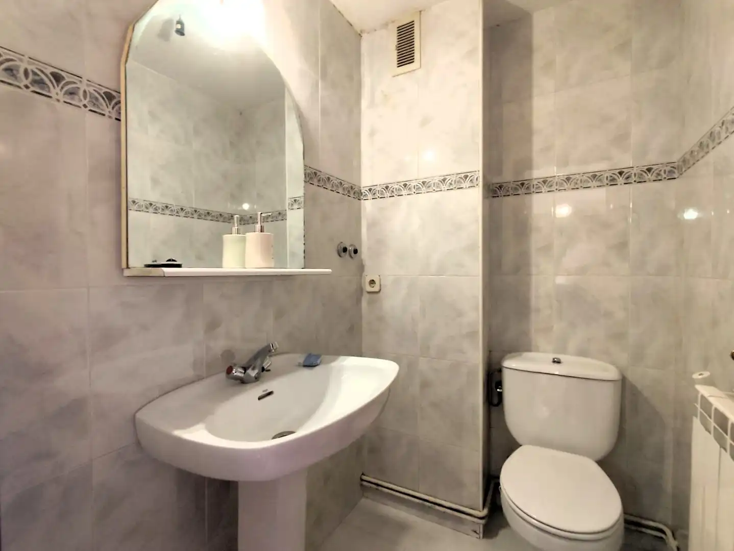 Baño de Piso en venta en Arnedillo con Calefacción, Terraza y Trastero