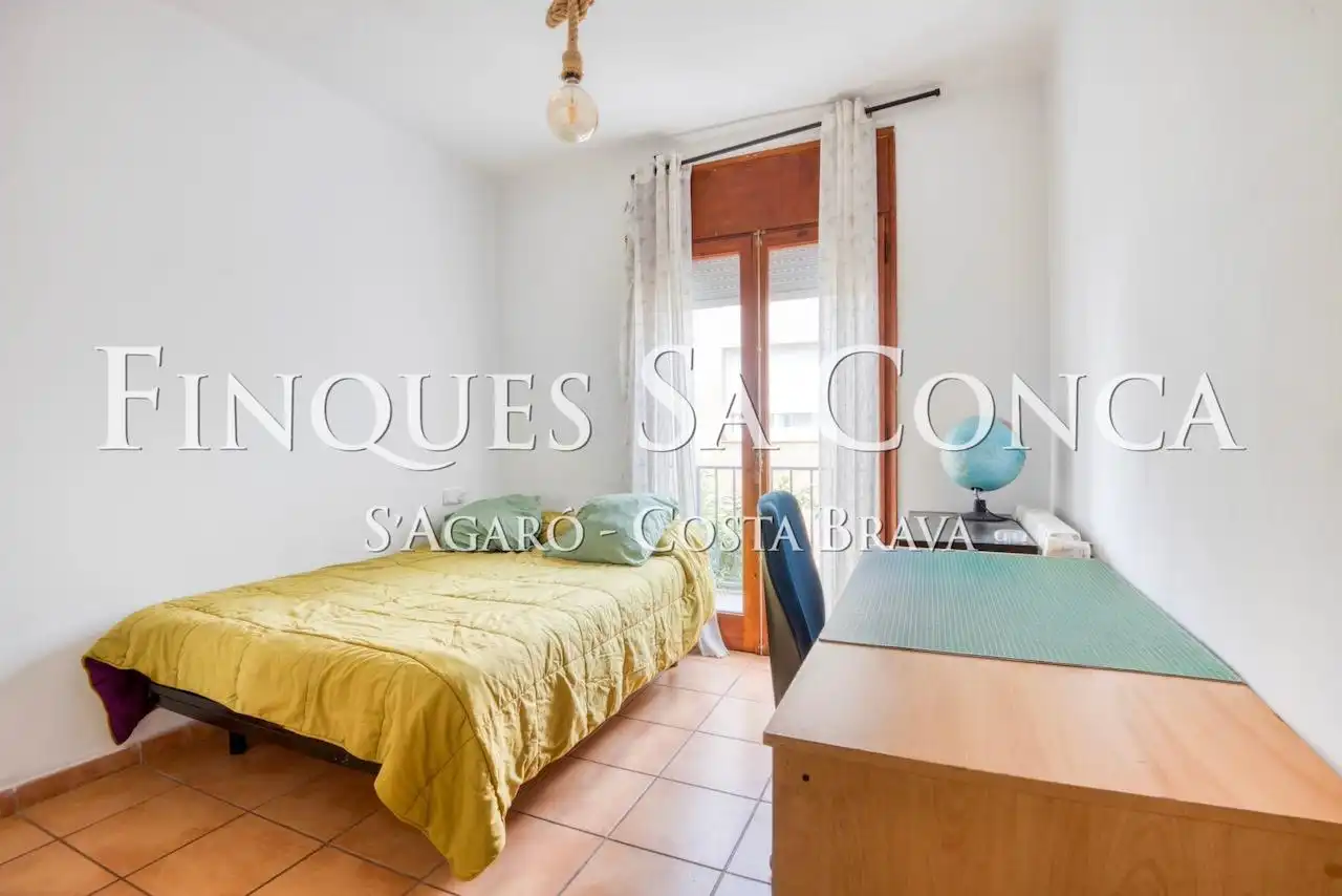 Habitación de Casa adosada en venta en Sant Feliu de Guíxols con Calefacción