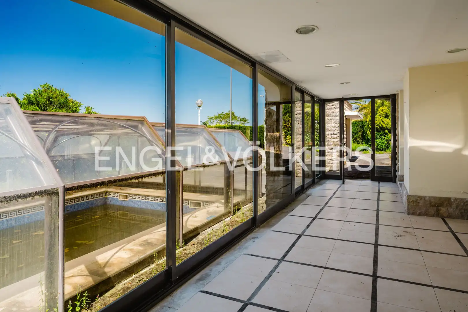 Terraza de Finca rústica en venta en Hendaye con Aire acondicionado, Calefacción y Jardín privado