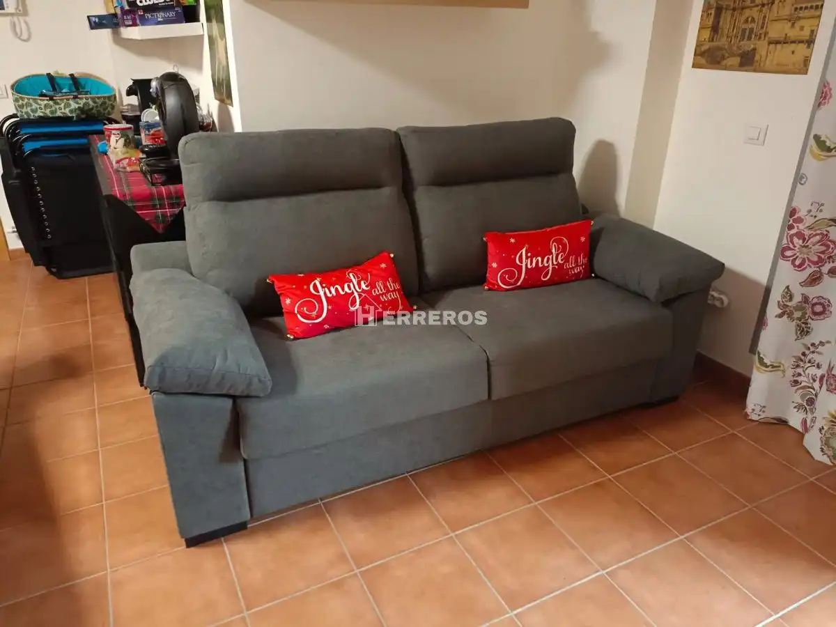 Sala d'estar de Local en venda en Lardero amb Aire condicionat