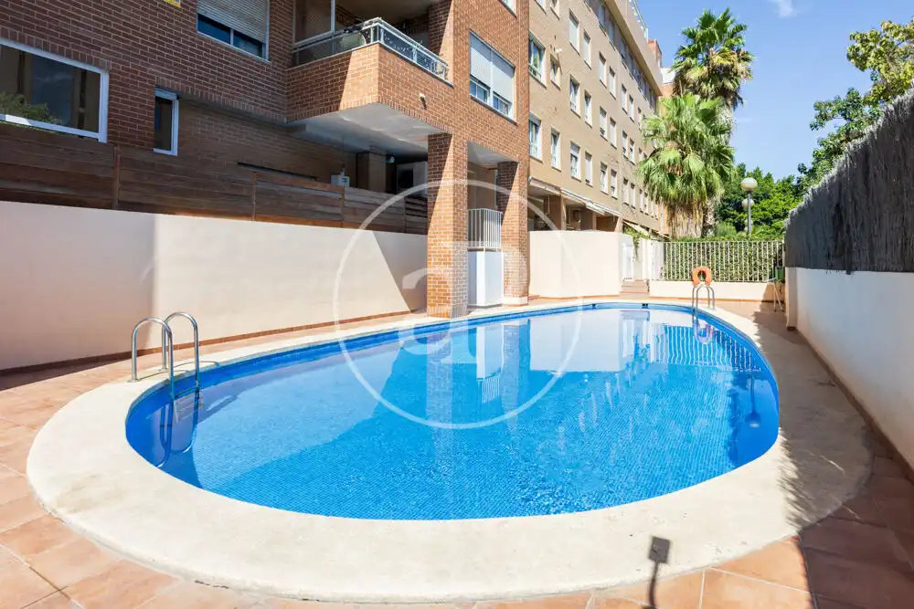 Piscina de Pis de lloguer en Valencia amb Aire condicionat, Calefacció i Moblat
