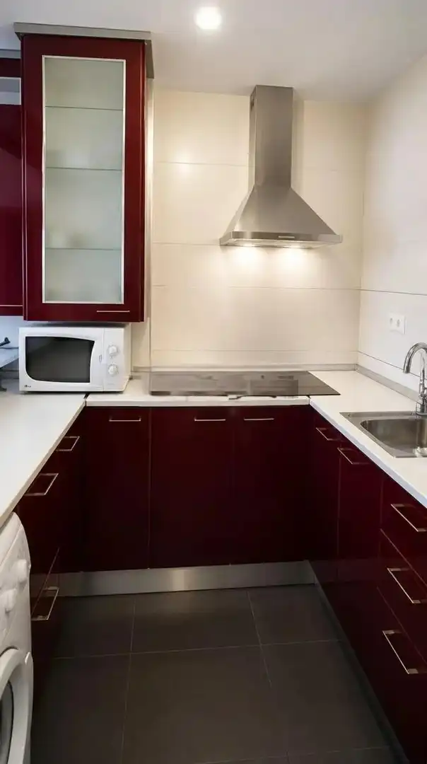 Cuina de Apartament de lloguer en Granada amb Aire condicionat, Calefacció i Moblat