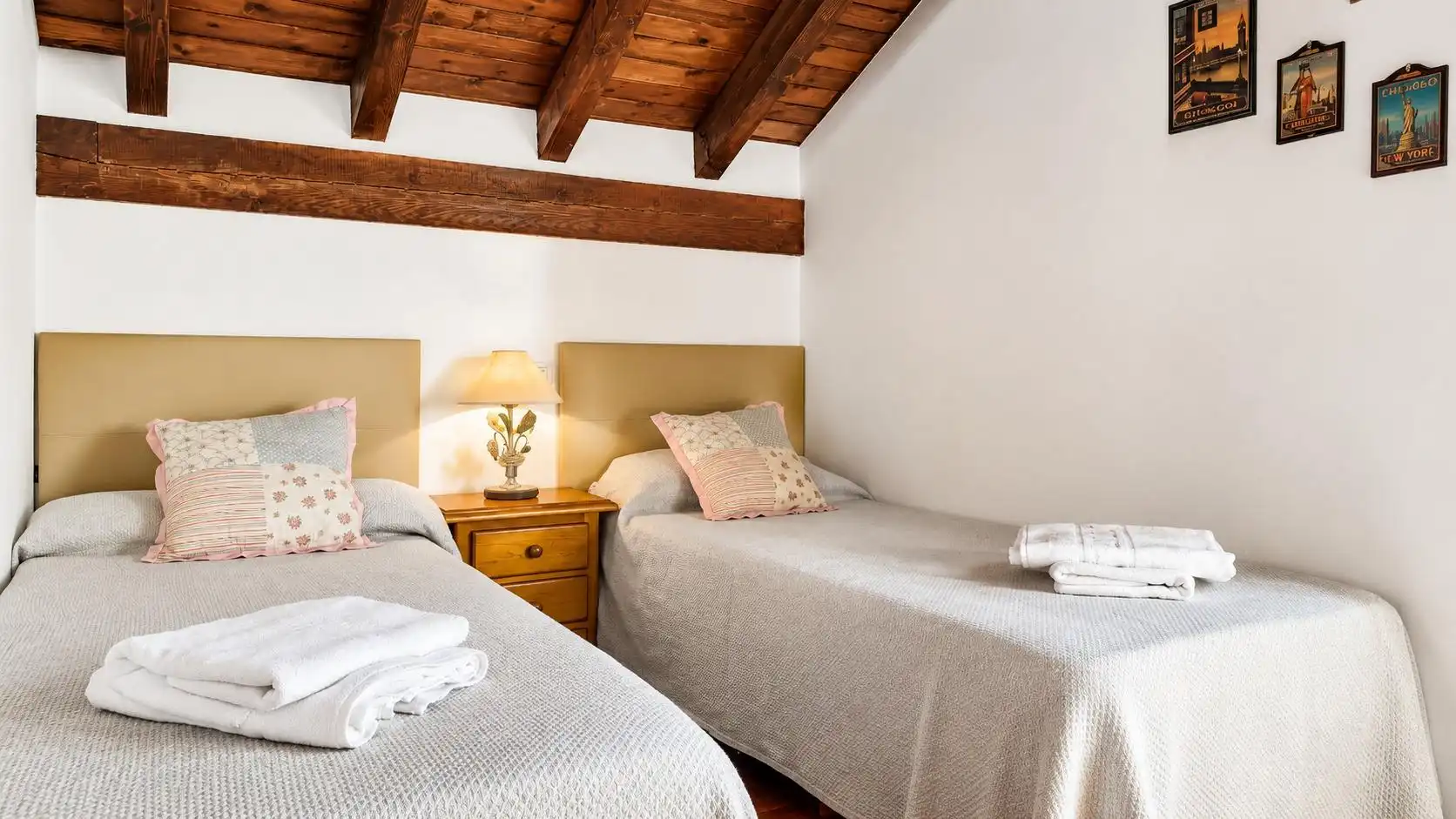 Schlafzimmer von Maisonette zum Verkauf in Comillas (Cantabria) mit Heizung und Alarm