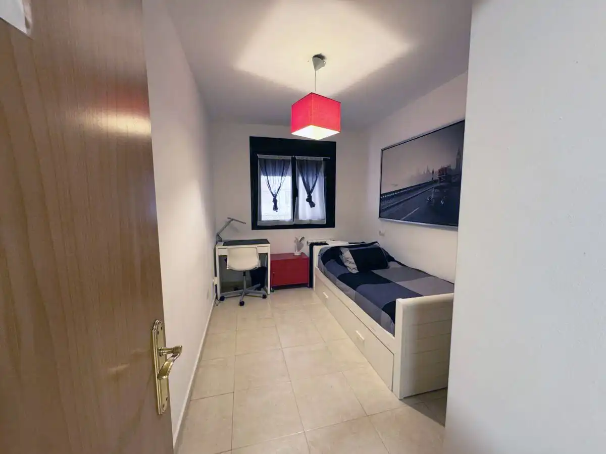 Habitación de Apartamento en venta en Llanes con Calefacción, Terraza y Trastero