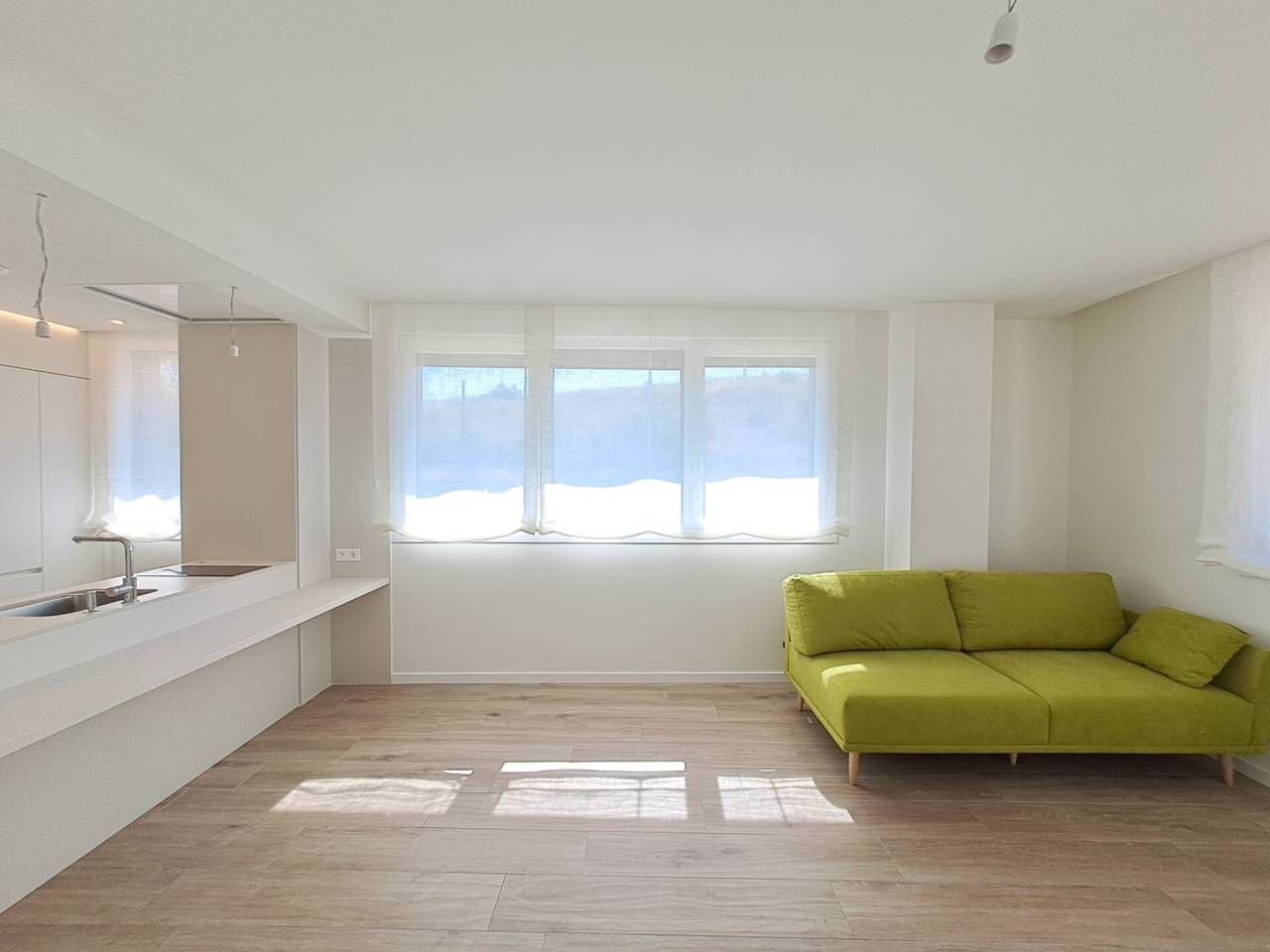 Sala d'estar de Pis en venda en Burgos Capital amb Calefacció, Parquet i Terrassa