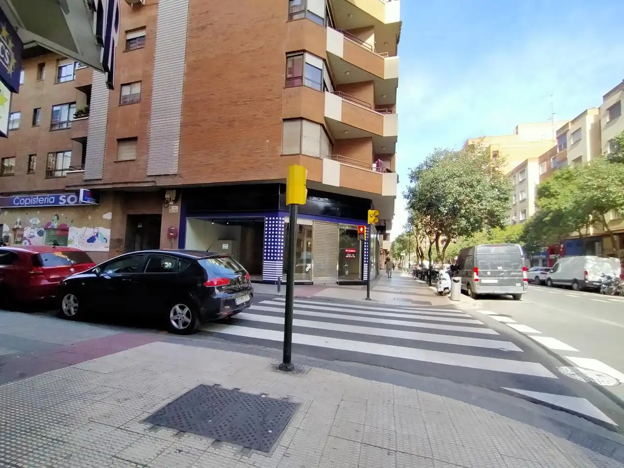 Local comercial de lloguer a Calle Tomás Bretón, imagen 2