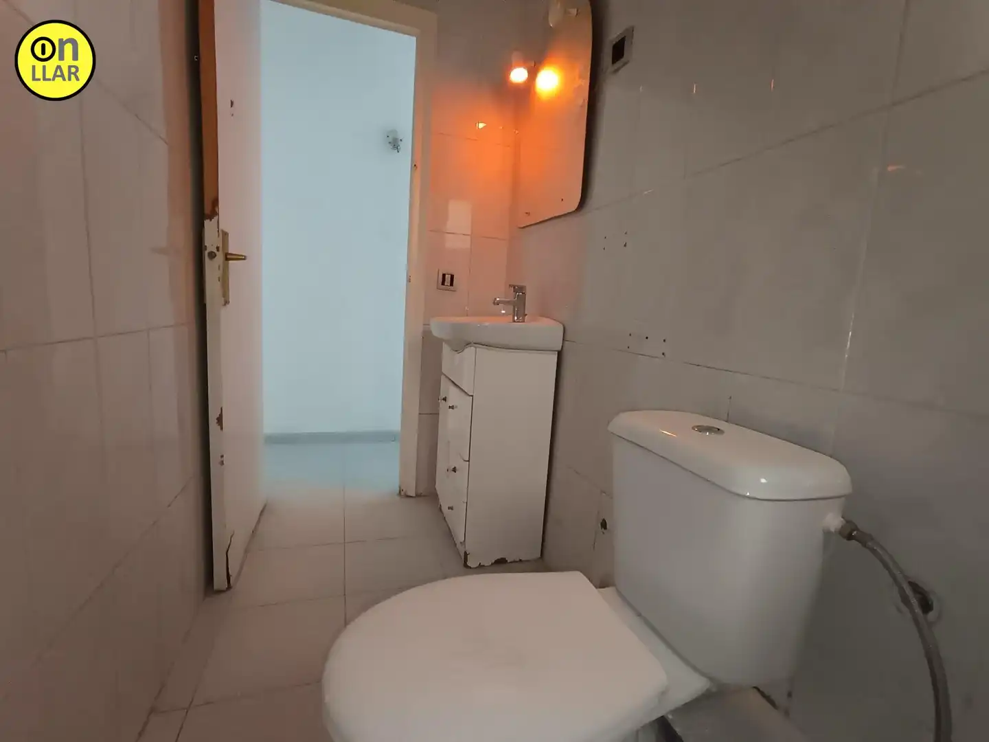 Bany de Pis en venda en Ripollet amb Terrassa i Balcó