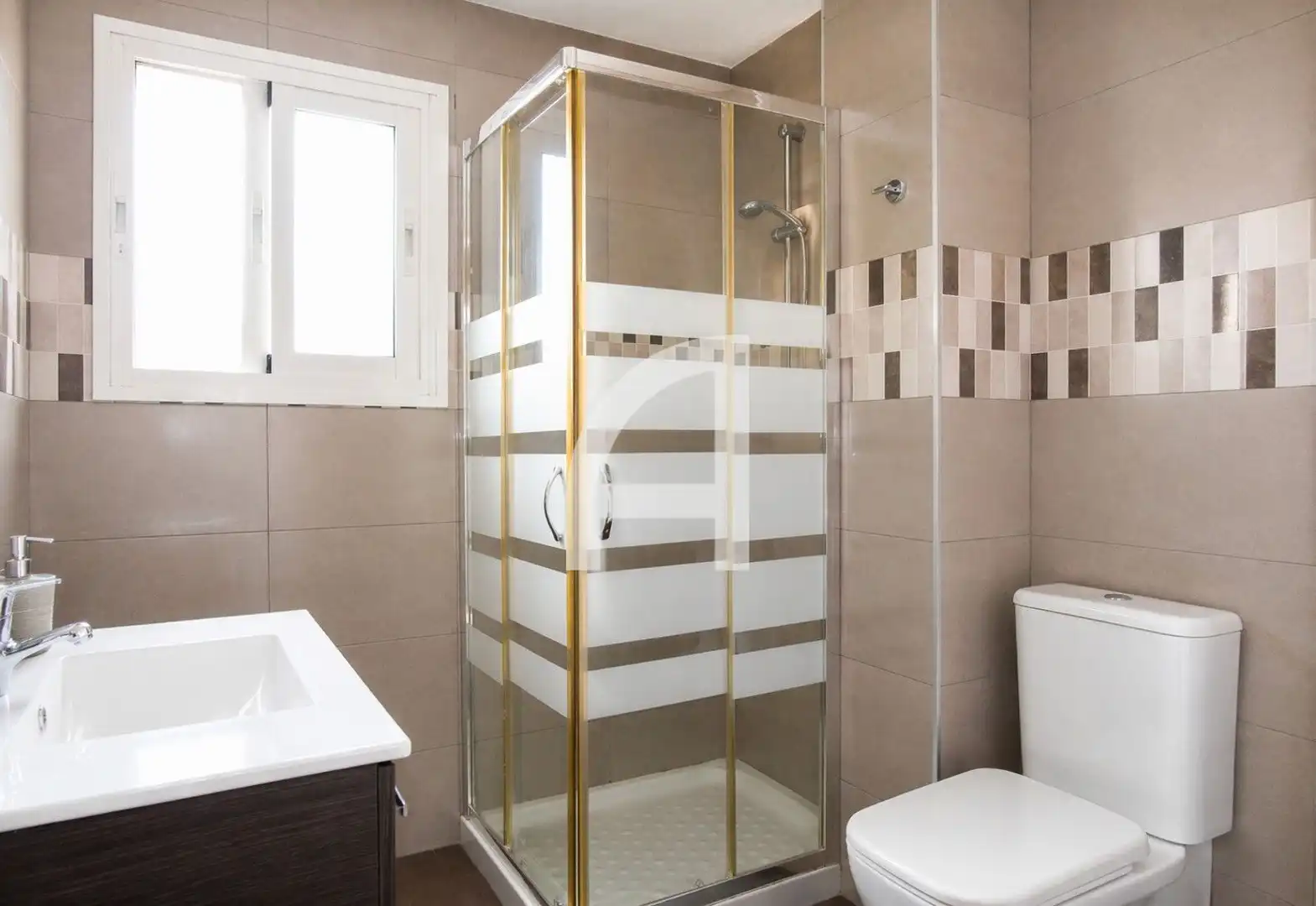 Baño de Piso en venta en Fuengirola con Aire acondicionado, Calefacción y Terraza