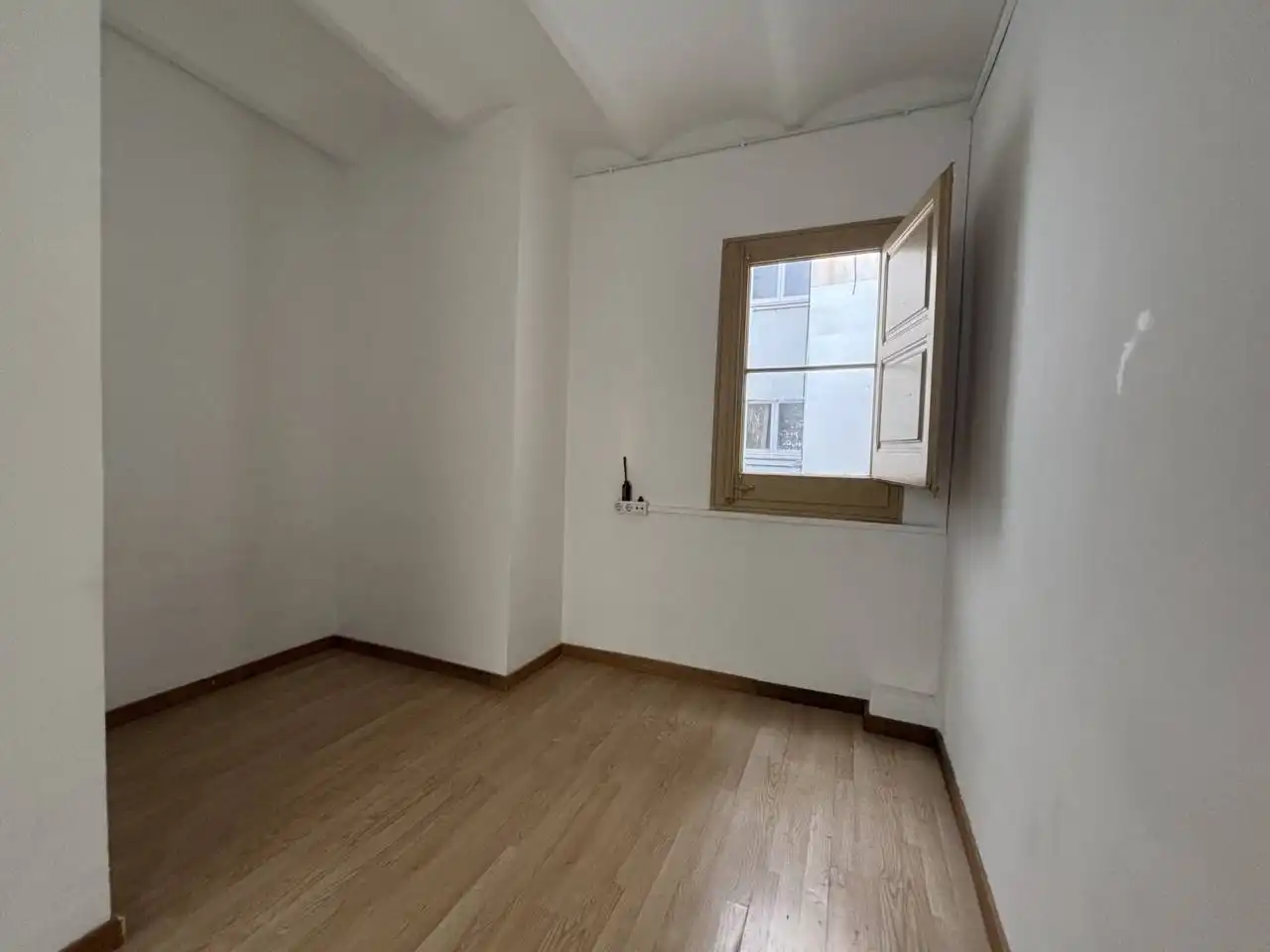 Schlafzimmer von Büro zur Miete in Barcelona mit Alarm