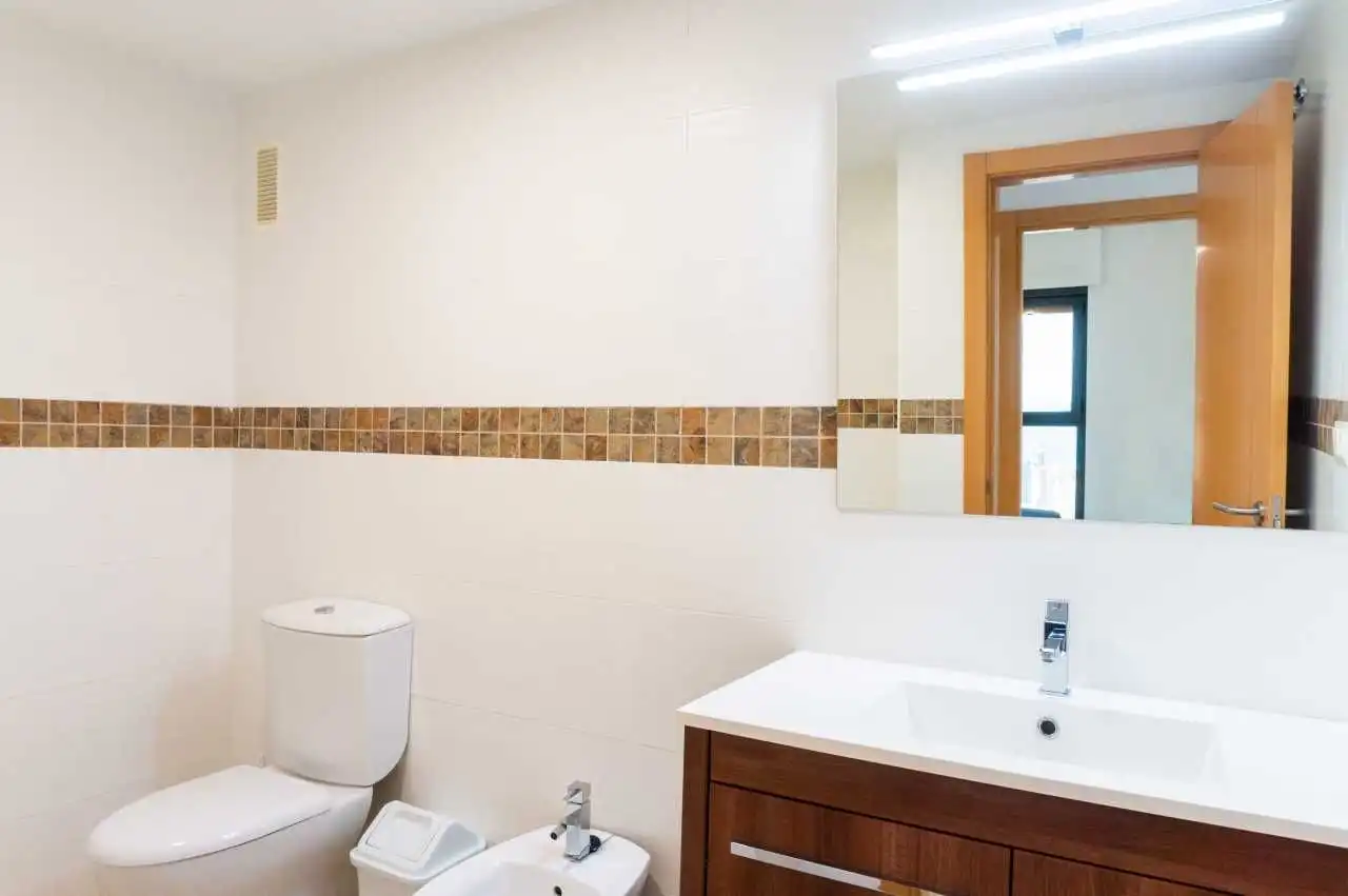 Bathroom of Apartments for rent in Benidorm  with Air Conditioner, Private garden and Terrace