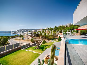 Casa con piscina in vendita a Carrer Almogàvers