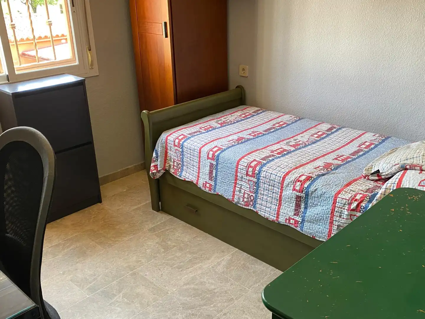 Habitación de Casa adosada en venta en Castilleja de Guzmán con Aire acondicionado, Terraza y Piscina