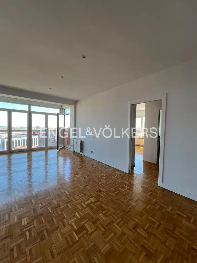 Living room of Flat for rent in Madrid  with Air Conditioner, Heating and Parquet flooring