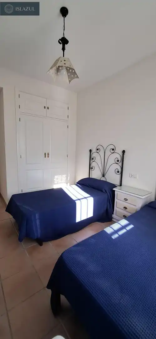 Schlafzimmer von Erdgeschoss zur Miete in Islantilla mit Klimaanlage, Heizung und Privatgarten