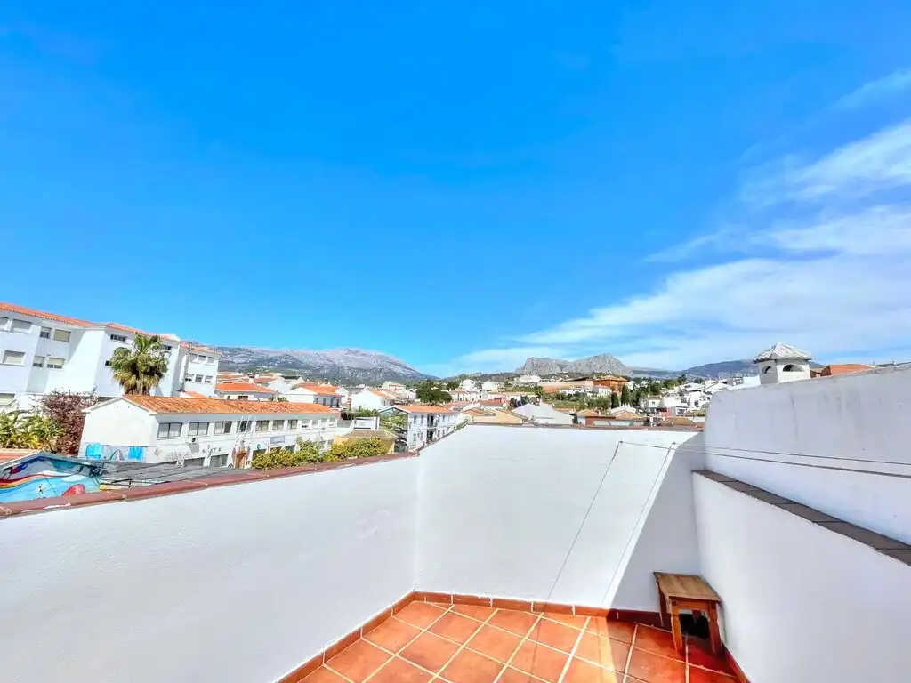 Vista exterior de Dúplex en venda en Riogordo amb Aire condicionat