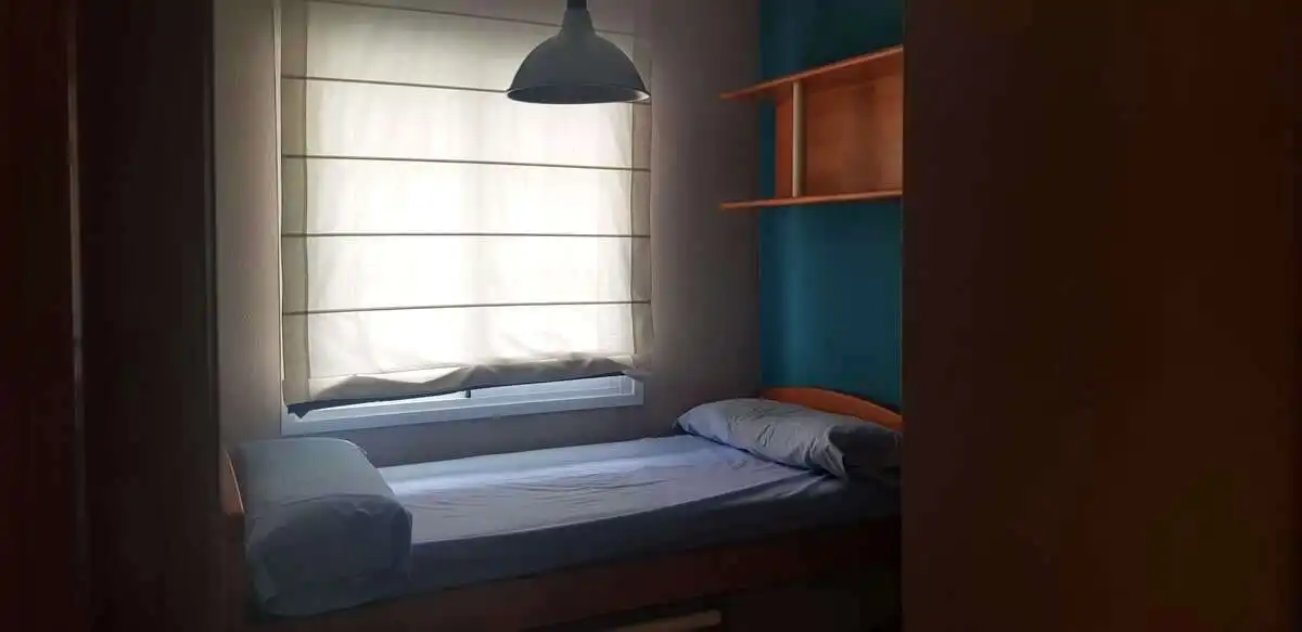 Dormitori de Pis de lloguer en Roquetas de Mar amb Aire condicionat, Terrassa i Moblat