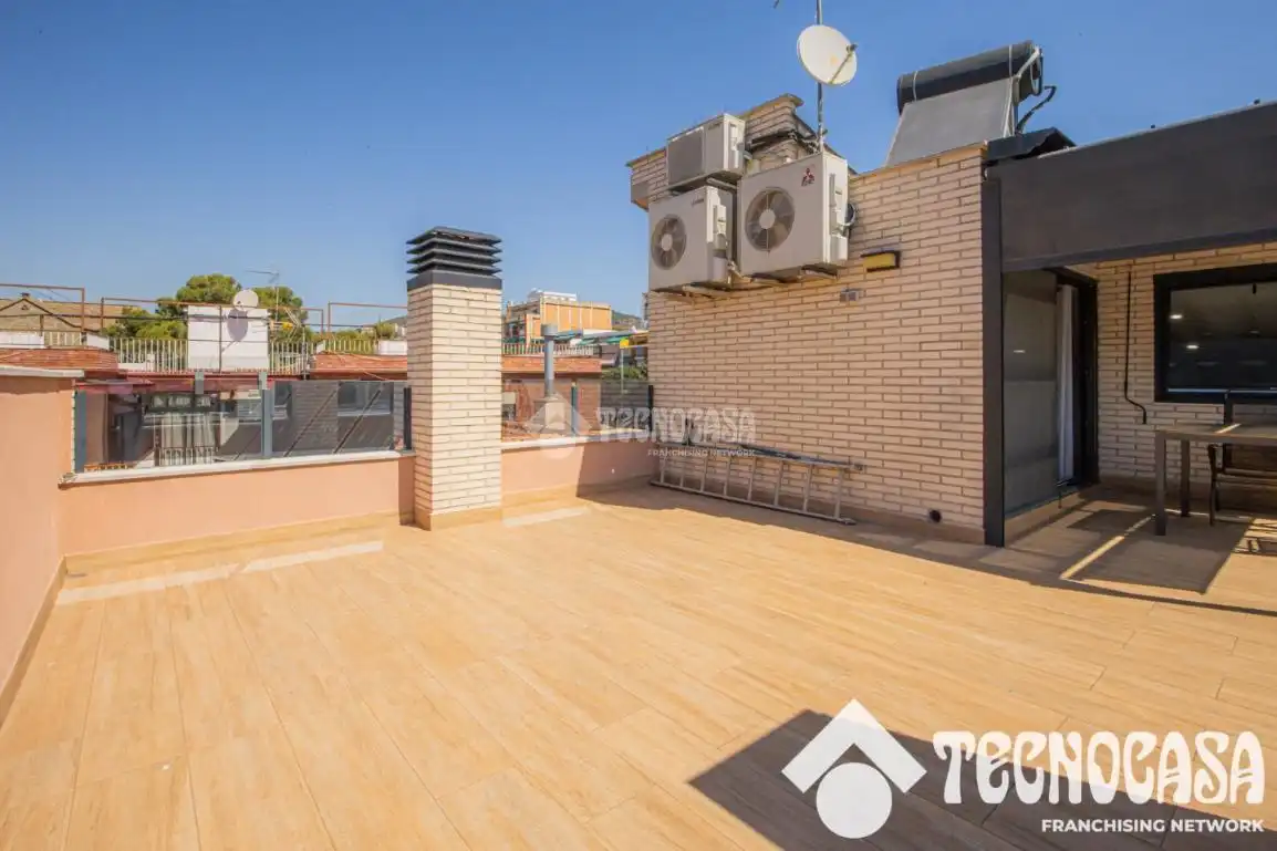 Terrassa de Casa o xalet en venda en Santa Coloma de Gramenet amb Aire condicionat, Calefacció i Terrassa