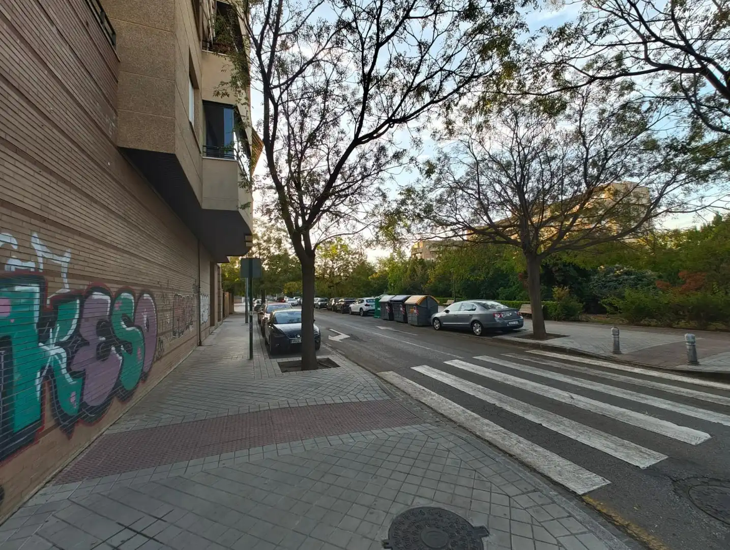 Vista exterior de Local en venta en Granada