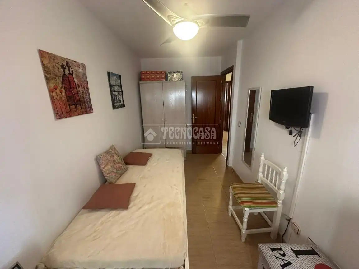 Habitación de Casa adosada en venta en Málaga con Aire acondicionado, Terraza y Trastero