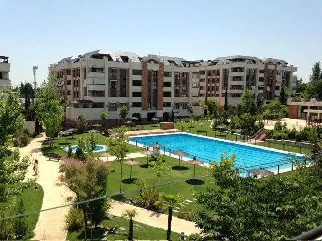 Ático con piscina en venta en cerro del espino 4