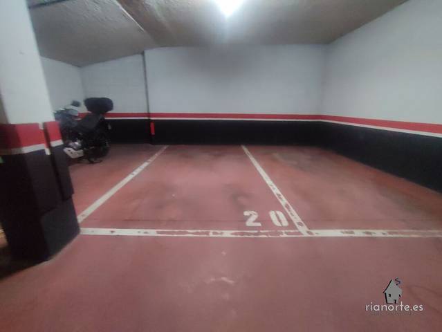 Garaje en Venta en Calle Baldomero Alonso en La Felguera