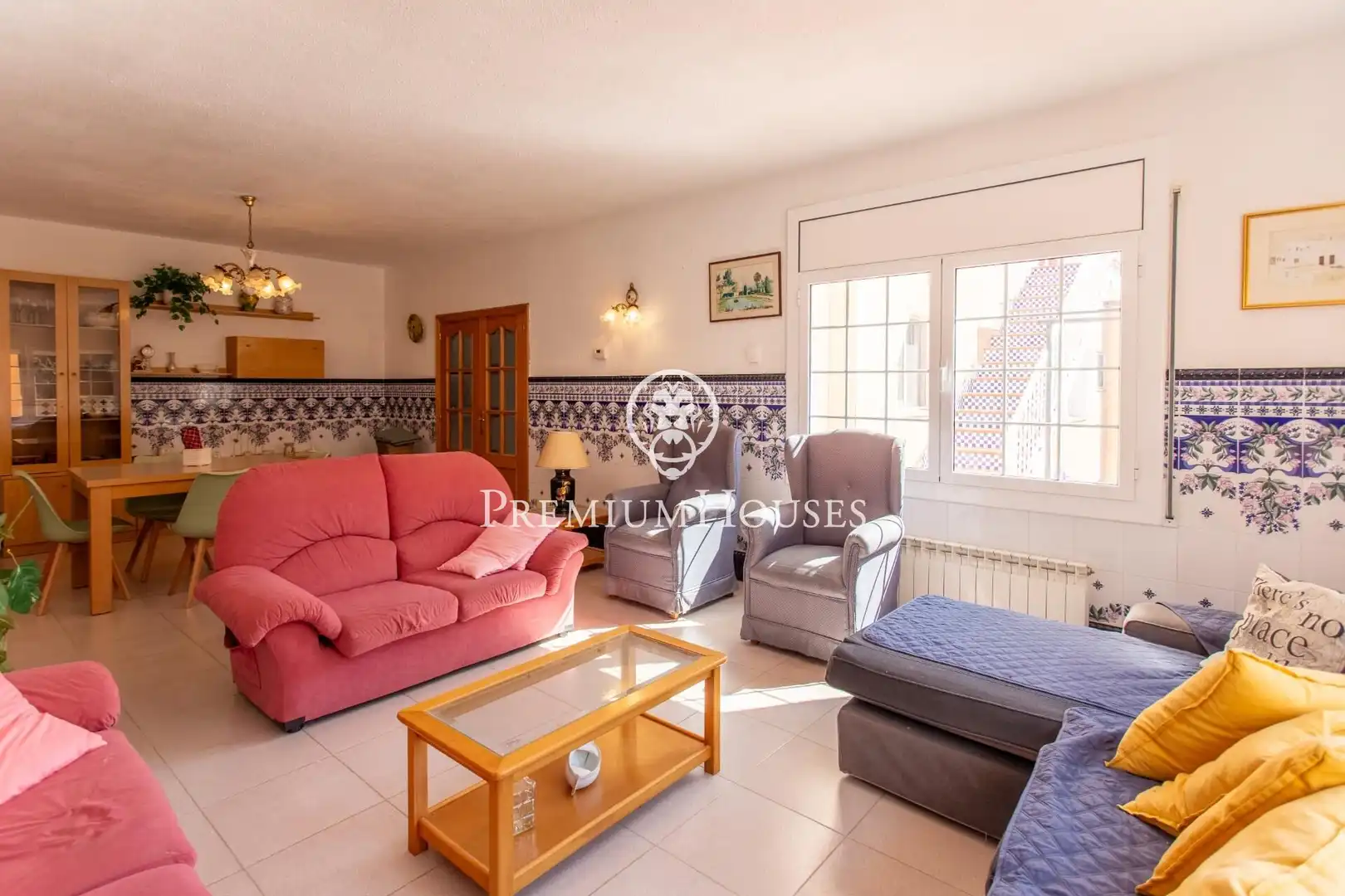 Sala d'estar de Casa o xalet en venda en Calella amb Aire condicionat, Calefacció i Jardí privat