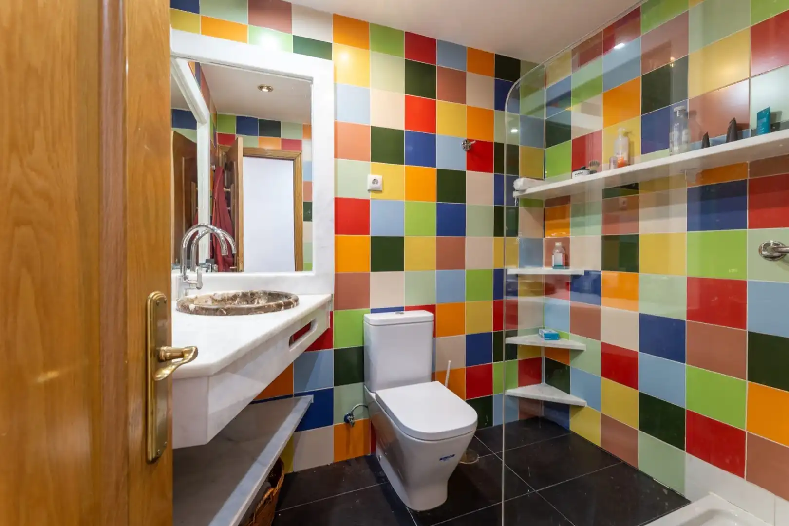 Baño de Casa adosada en venta en Madrid con Aire acondicionado, Calefacción y Jardín privado