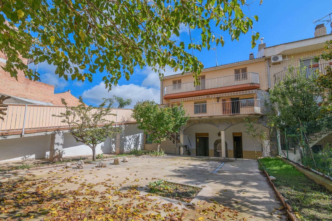 Vista exterior de Casa adosada en venda en Avinyó amb Aire condicionat, Calefacció i Terrassa