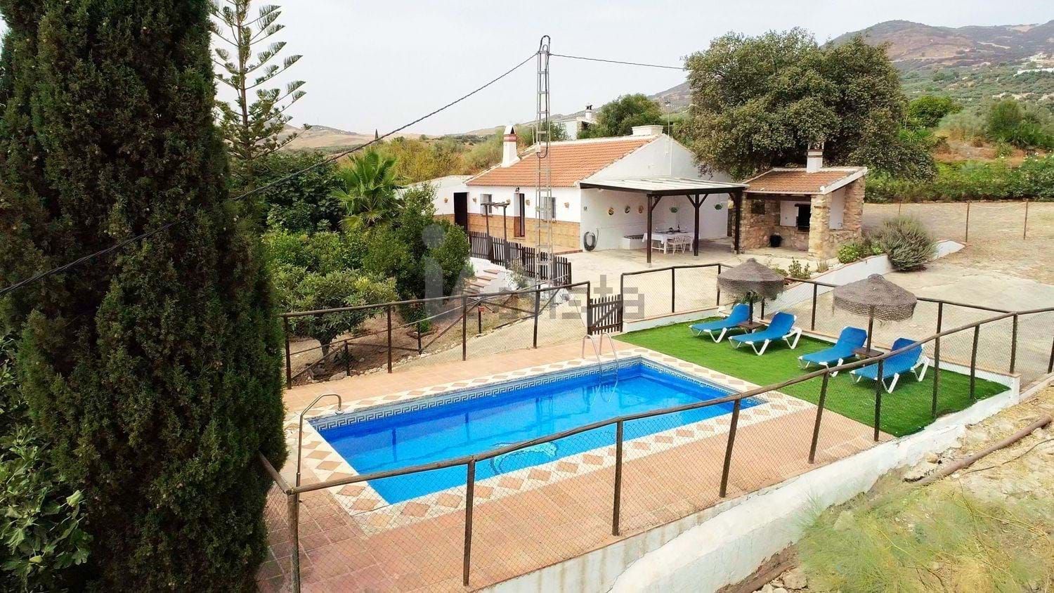 Vista exterior de Finca rústica en venda en Antequera amb Aire condicionat, Calefacció i Piscina
