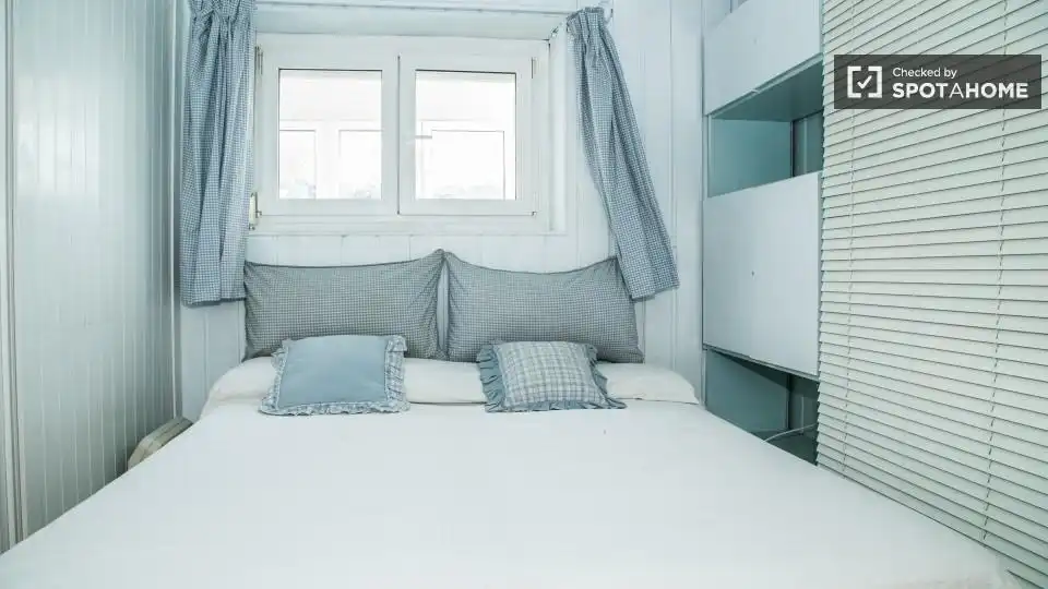 Room in Sant Gervasi- Galvany