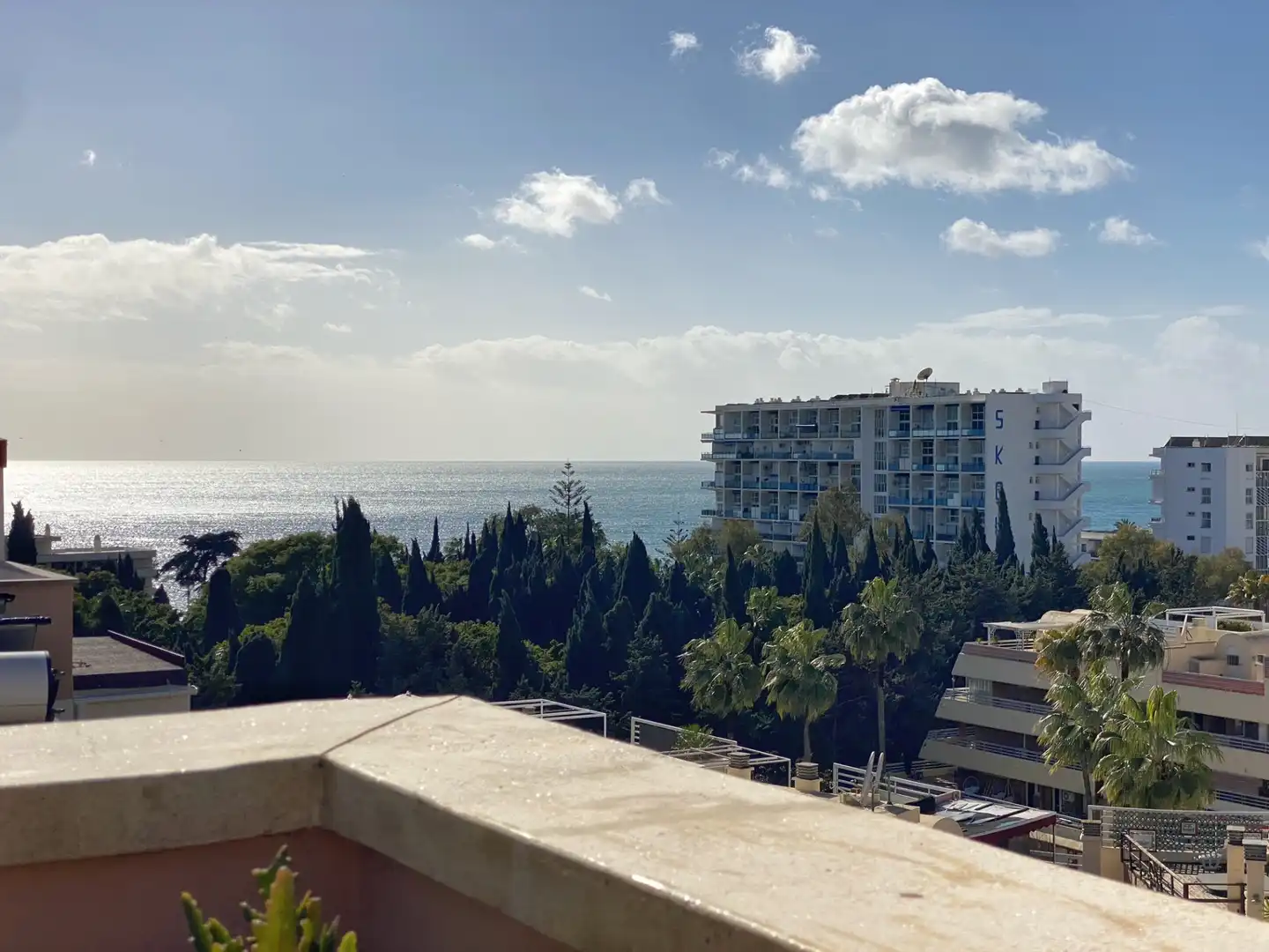 Vista exterior de Àtic en venda en Marbella amb Aire condicionat, Terrassa i Forn