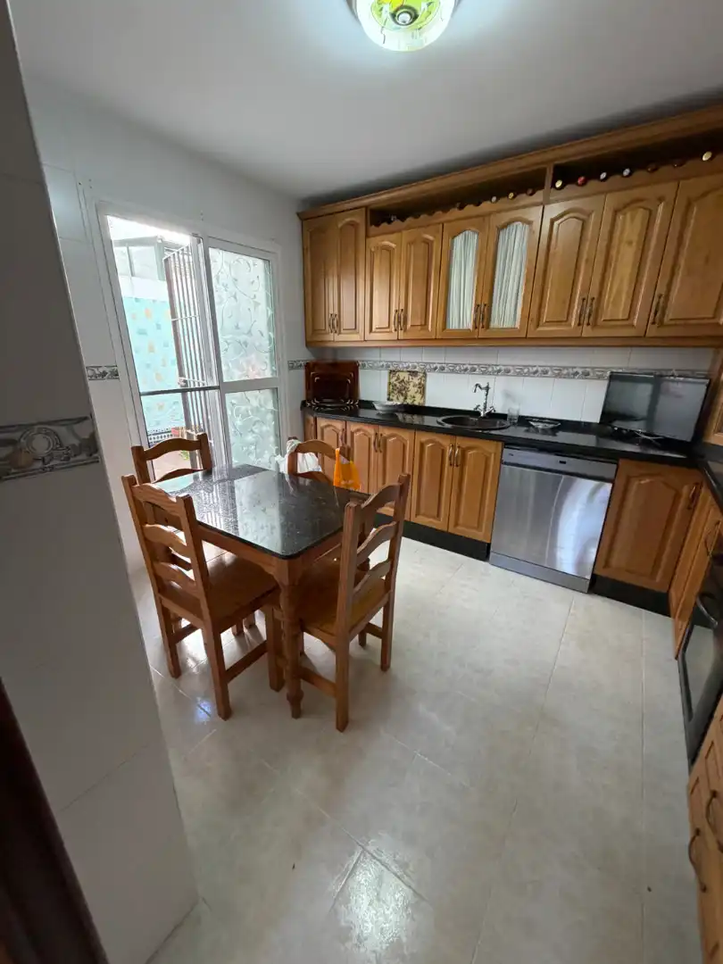 Cuina de Casa adosada en venda en San Fernando amb Aire condicionat, Terrassa i Traster