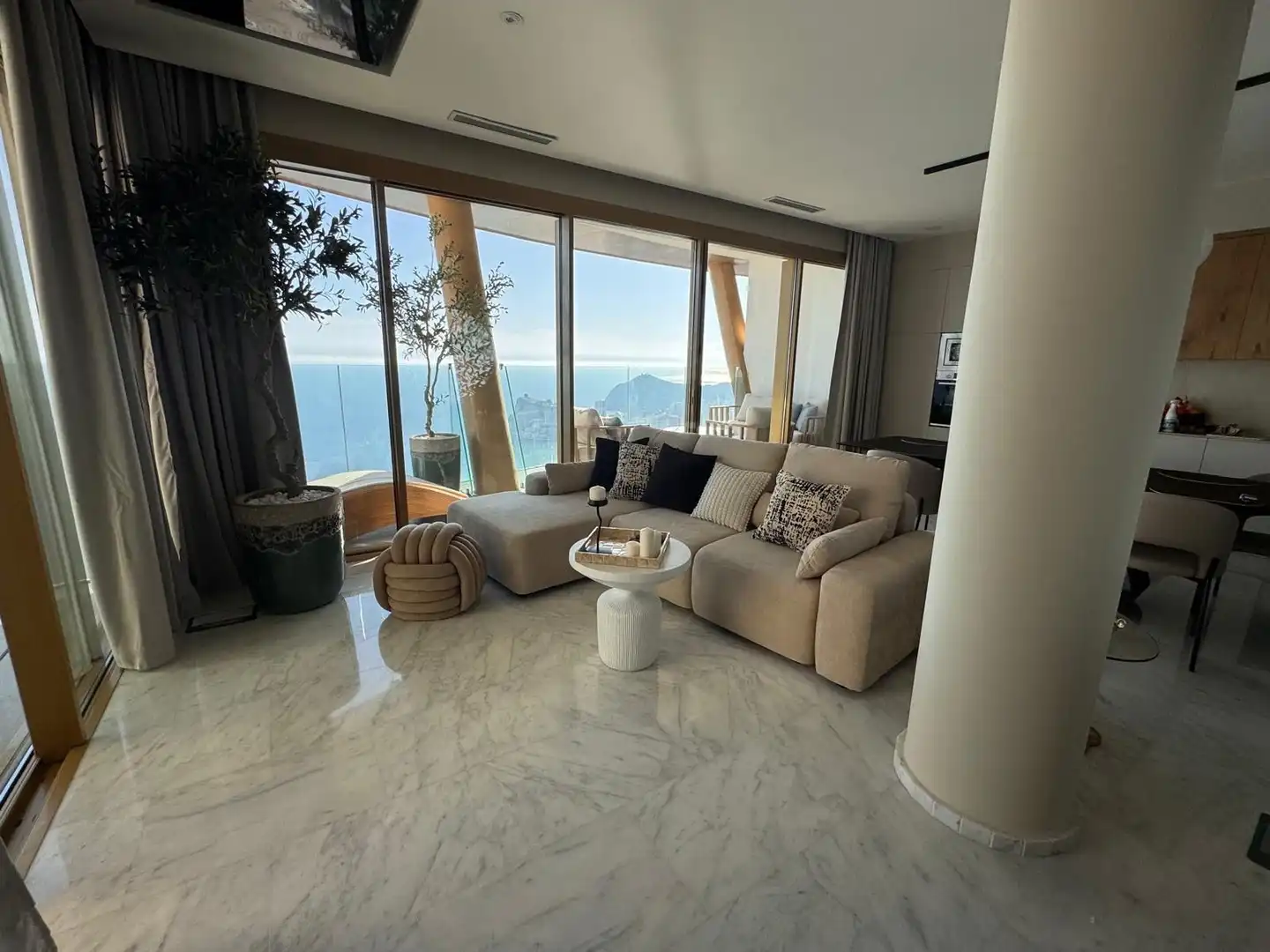 Sala d'estar de Àtic de lloguer en Benidorm amb Aire condicionat, Calefacció i Terrassa