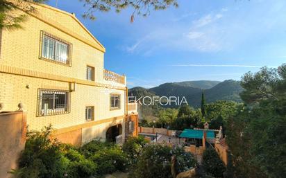 Vista exterior de Casa o xalet en venda en Gilet amb Aire condicionat, Terrassa i Piscina