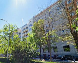 Exterior view of Flat for sale in  Madrid Capital  with Air Conditioner, Heating and Community pool