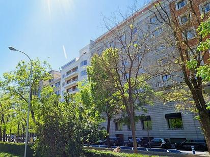 Vista exterior de Pis en venda en  Madrid Capital amb Aire condicionat, Calefacció i Piscina comunitària