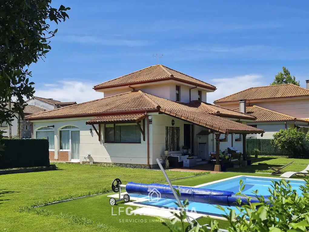 Vista exterior de Casa o chalet en venta en Liendo con Calefacción, Jardín privado y Piscina
