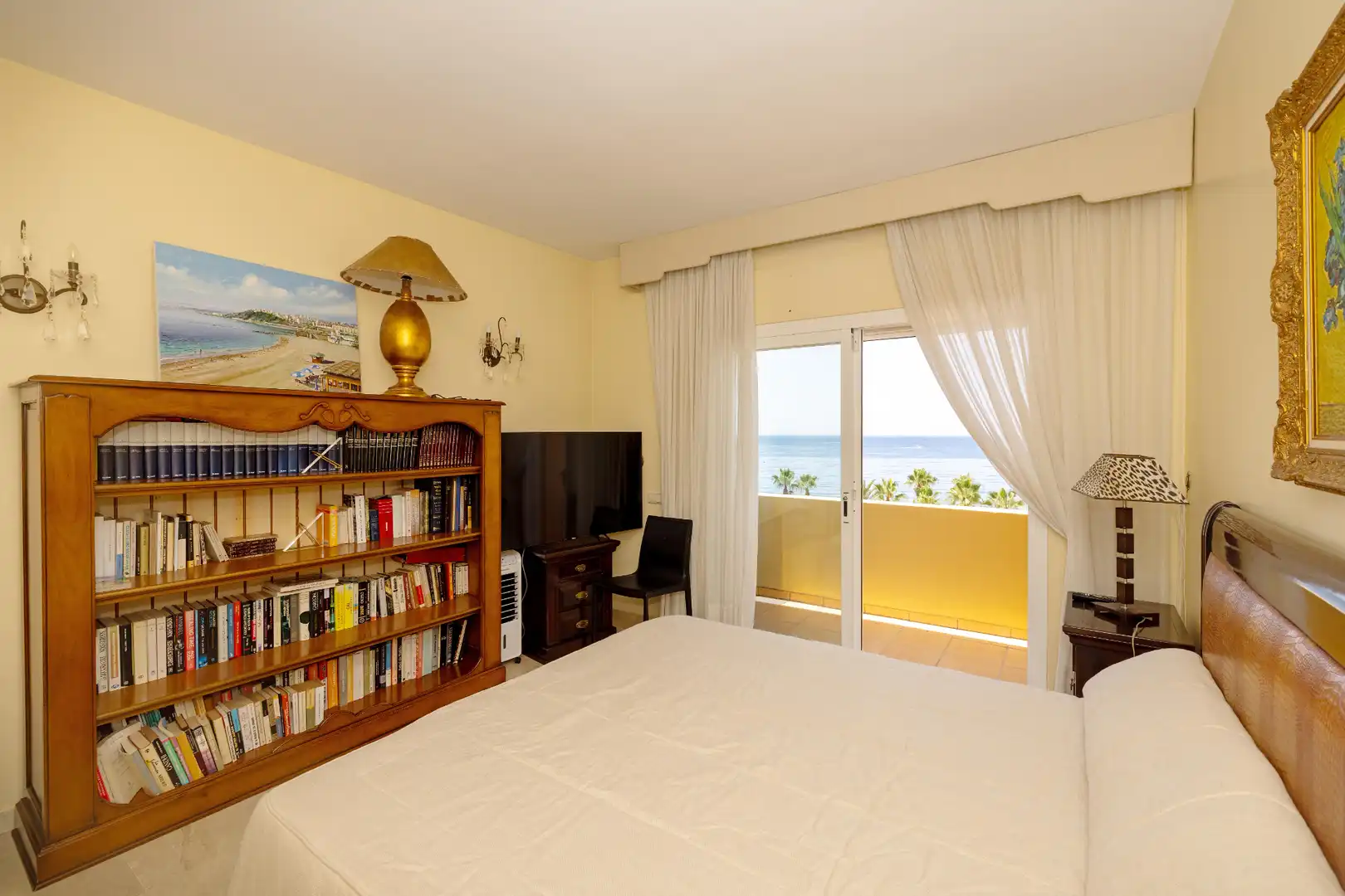 Schlafzimmer von Dachboden zum Verkauf in Marbella mit Klimaanlage, Heizung und Terrasse