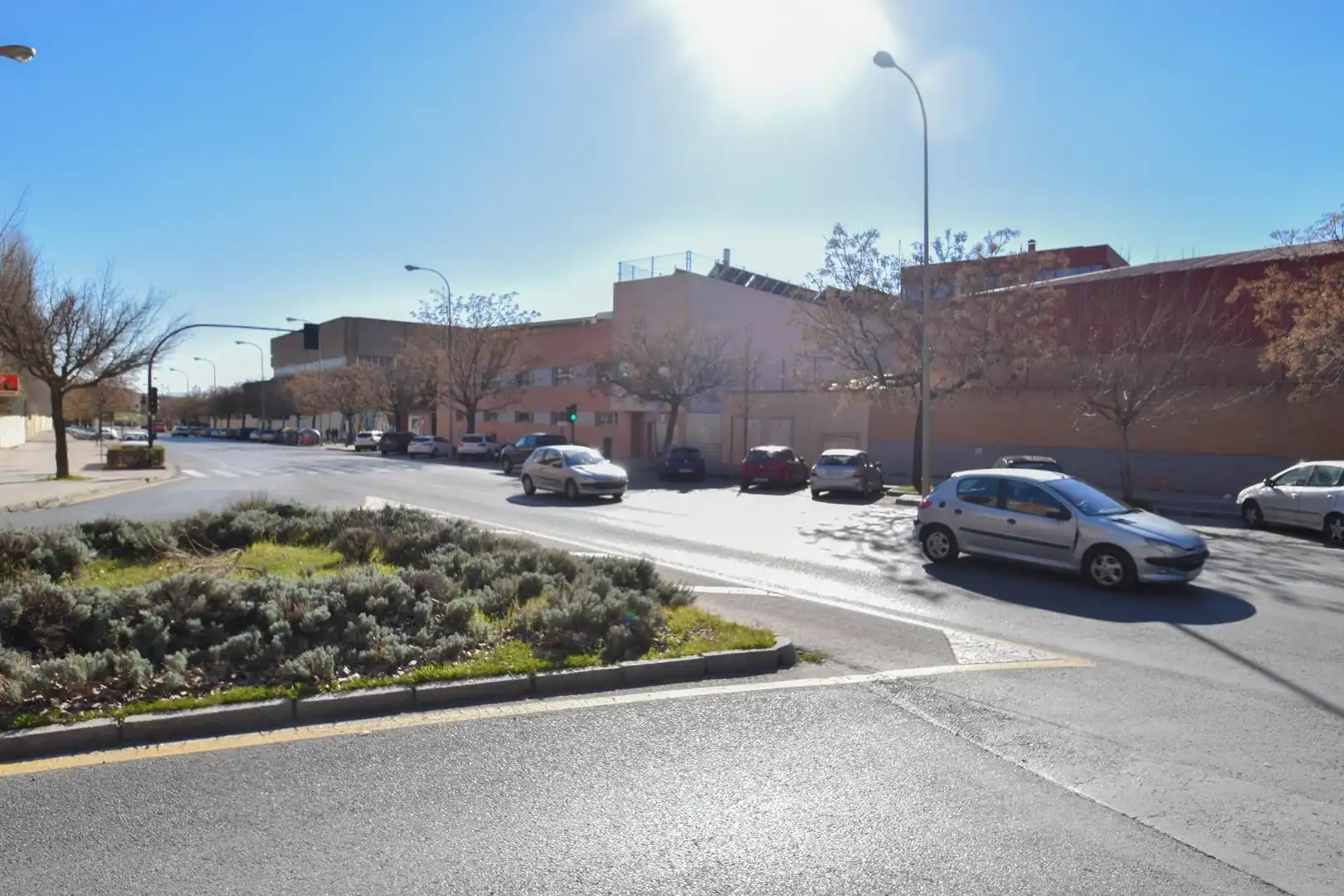Außenansicht von Garage zum Verkauf in Granada