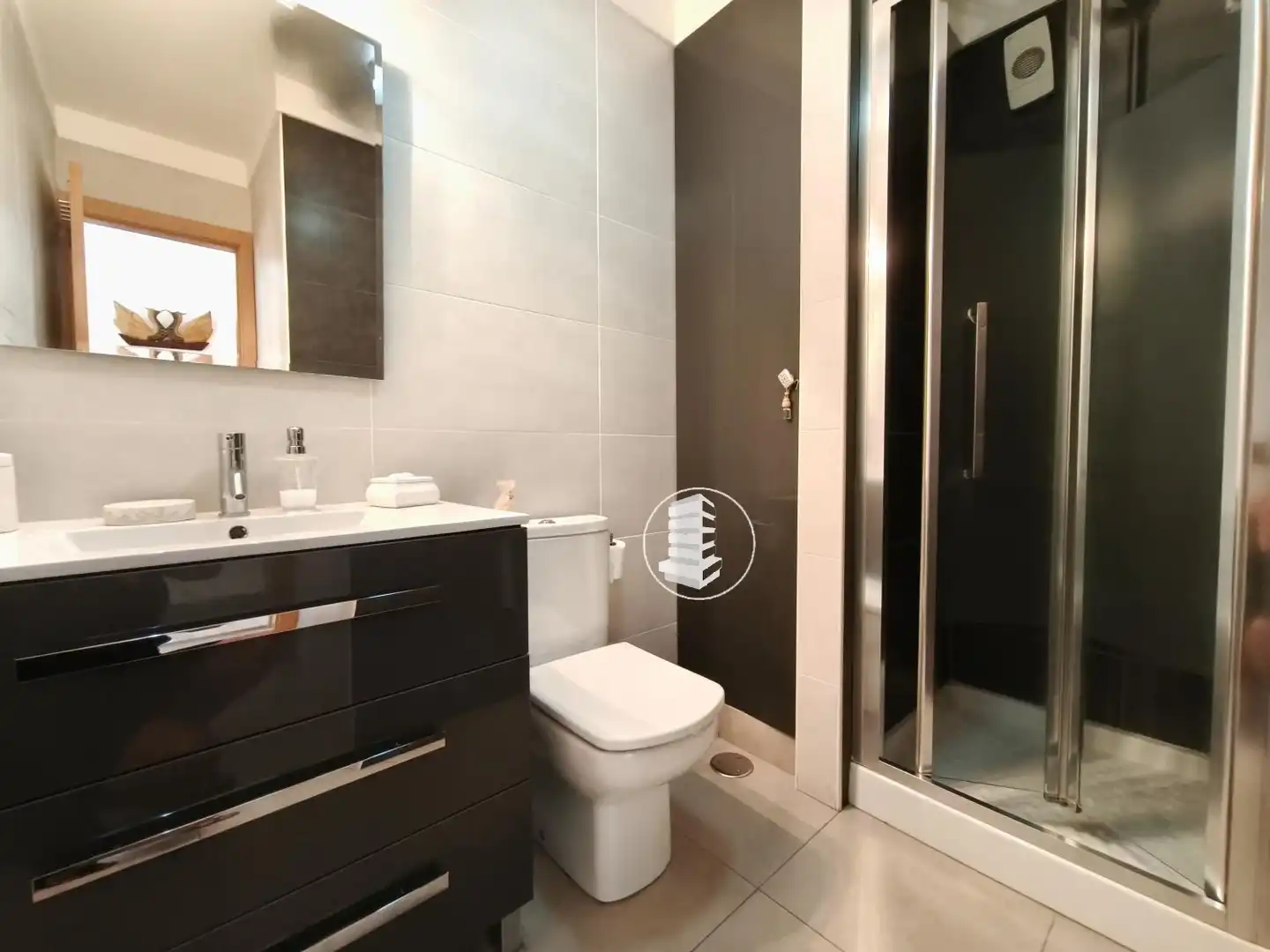 Baño de Apartamento de alquiler en Arona con Jardín privado, Terraza y Piscina