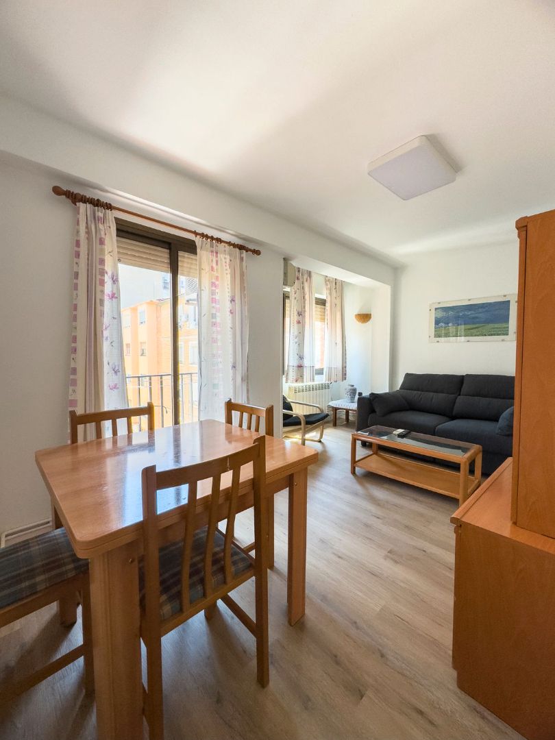 Bedroom of Flat to rent in  Zaragoza Capital  with Heating, Parquet flooring and Furnished