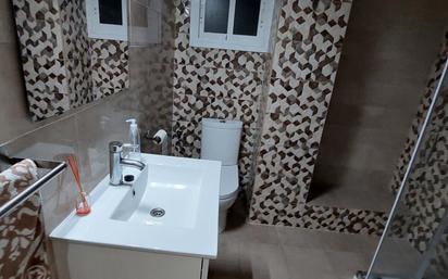 Bathroom of Flat to rent in Elche / Elx  with Air Conditioner, Furnished and Oven